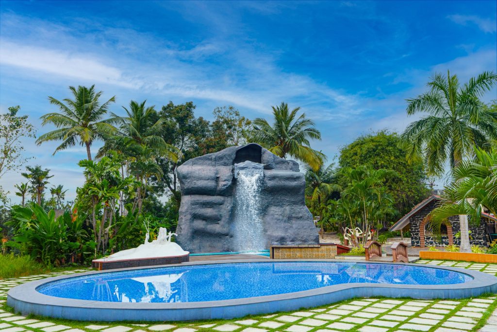Swimming Pool, Waterfalls and Roof Top Pool Lounge